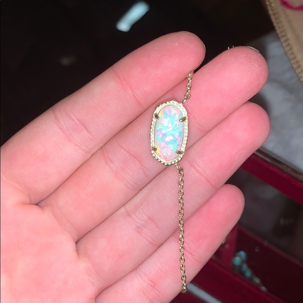 Kendra Scott necklace